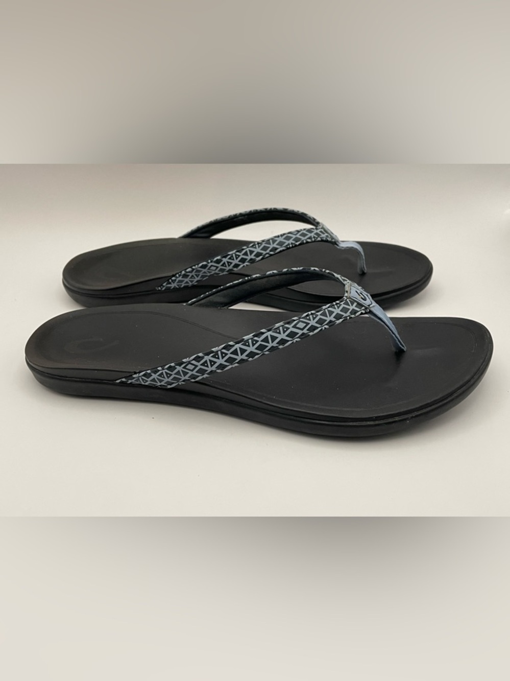 WOMEN'S OLUKAI HO'OPIO TRENCH BLUE KAPA/BLACK FLIP FLOP BEACH SANDALS Sz 10